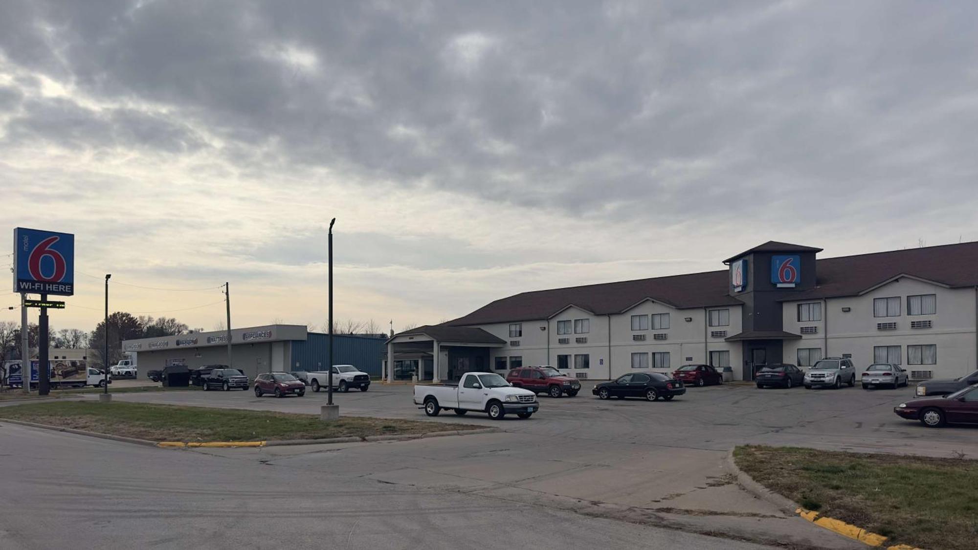 Motel 6-Waterloo, Ia Zewnętrze zdjęcie