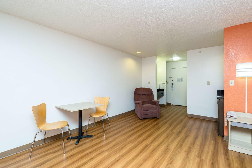 Motel 6-Waterloo, Ia Zewnętrze zdjęcie