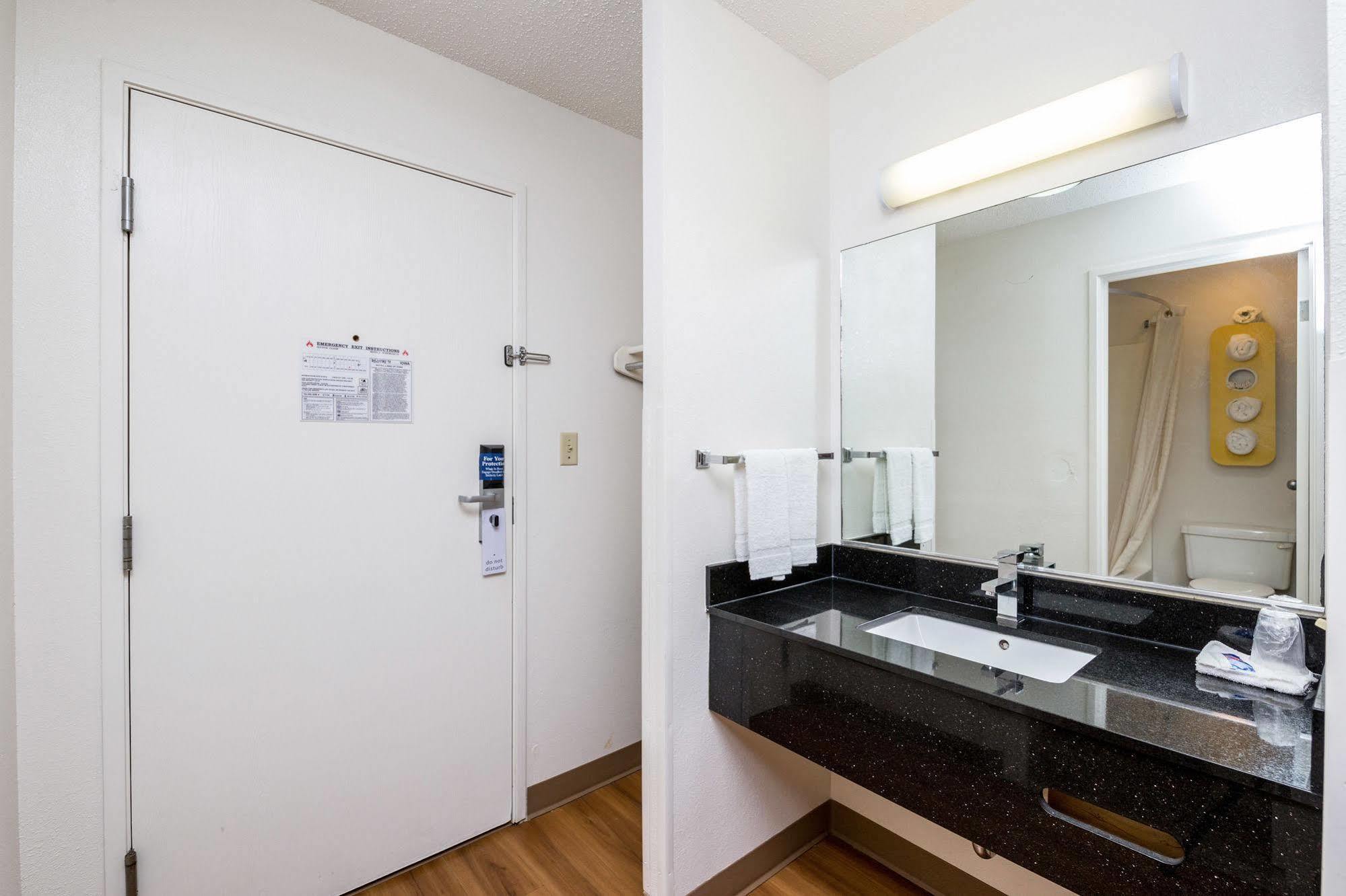 Motel 6-Waterloo, Ia Zewnętrze zdjęcie