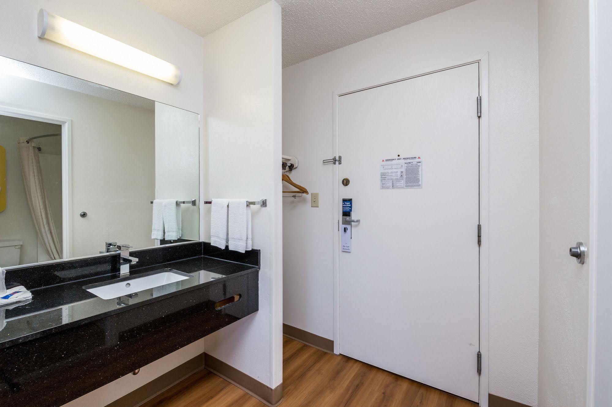 Motel 6-Waterloo, Ia Zewnętrze zdjęcie